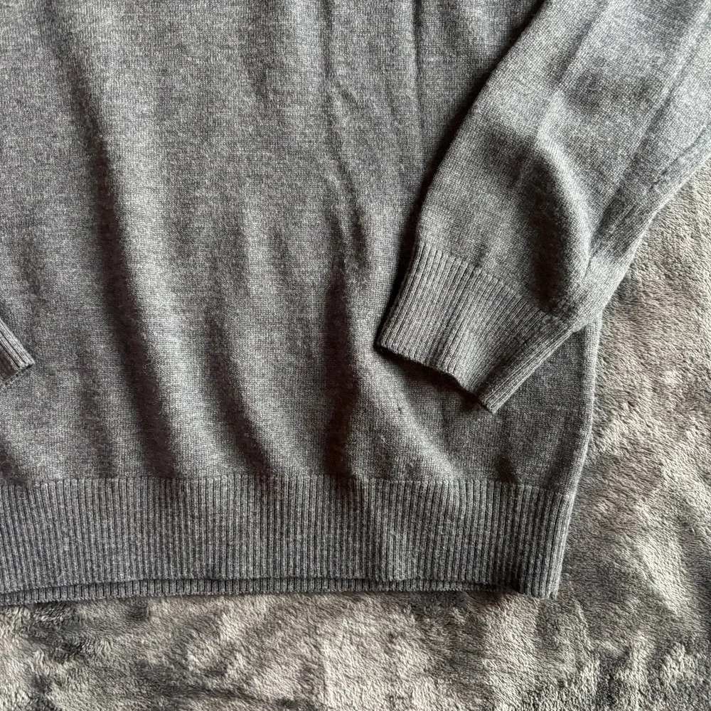 Banana Republic Mens Gray Extra Fine Merino Wool V-Neck Sweater‎ Large RN54023